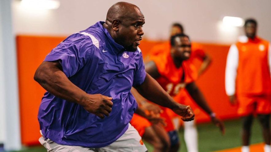 Clemson'S Nick Eason Finds Balance In Life Through Weight Loss